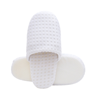 Latest Cheap Personalized Soft Hotel Spa Disposable Slippers for Men and Women Wholesale Airline Use All Season Comfort